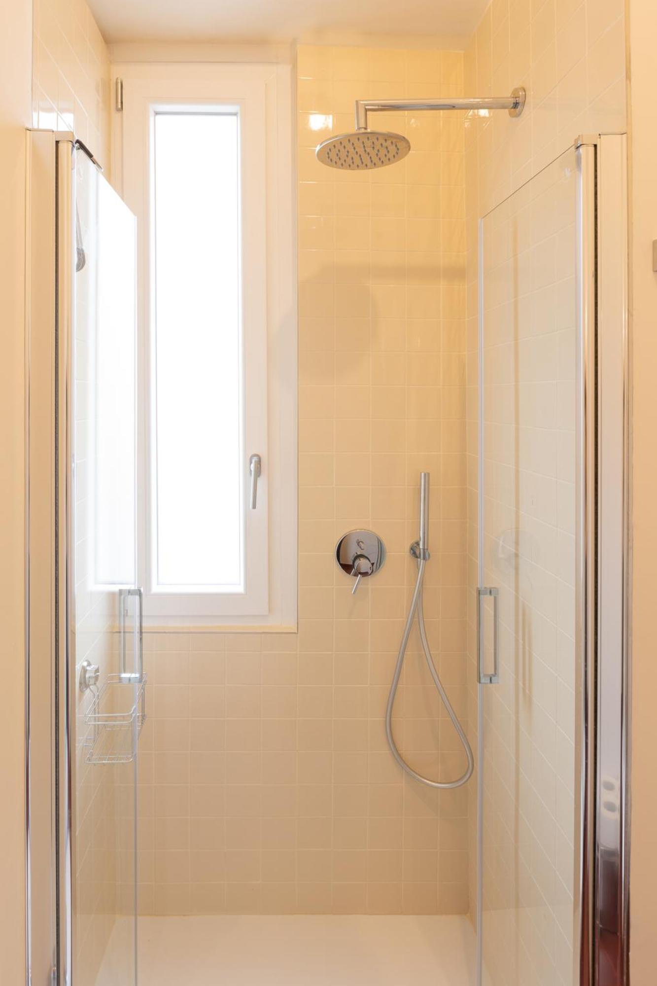 Newly Renovated Two-room Appartement