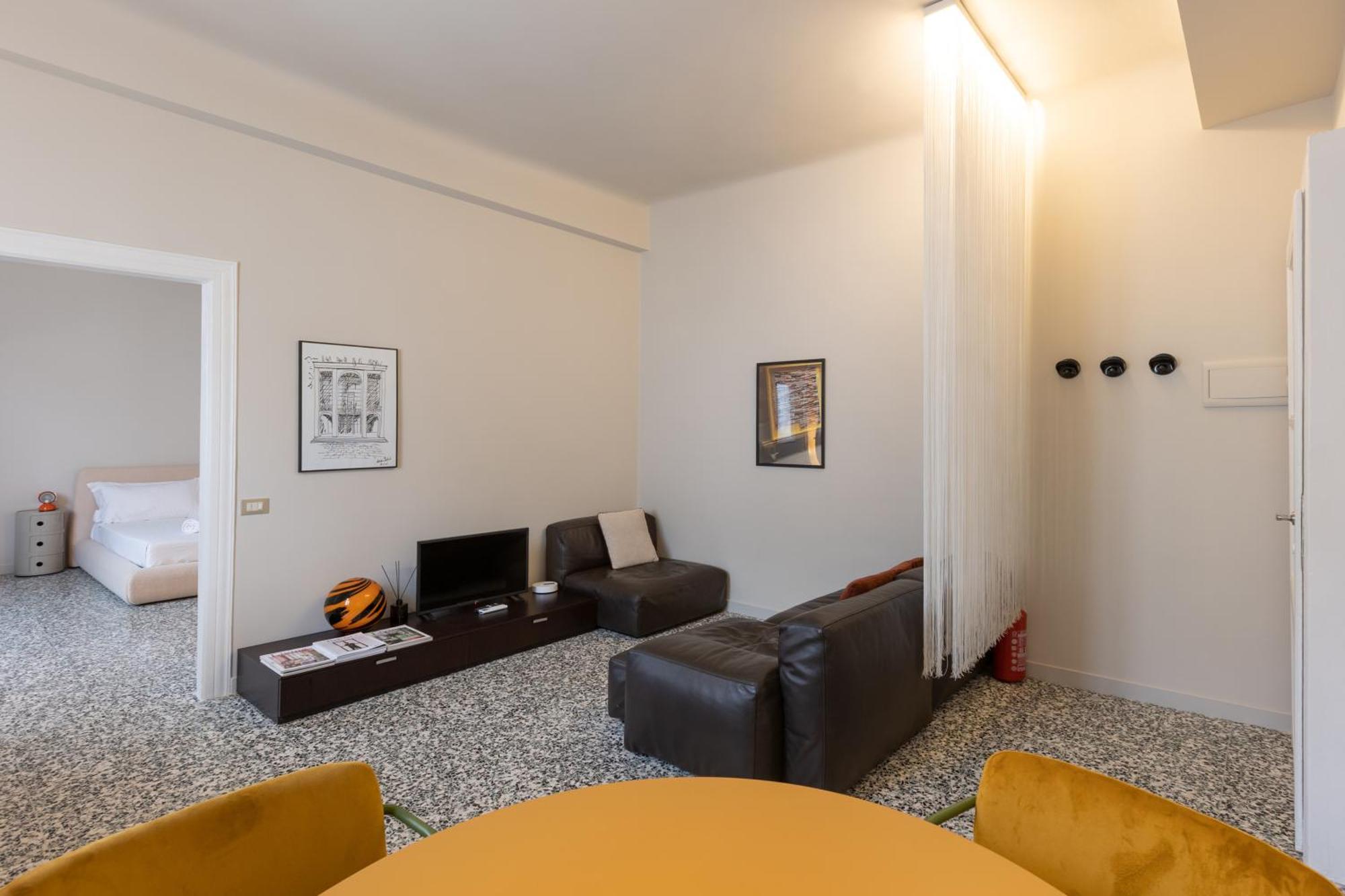 Newly Renovated Two-room